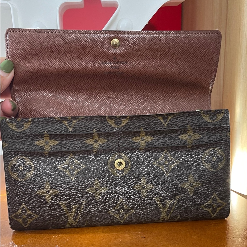Louis Vuitton Black and Gold Monogram Wallet (Preloved) - Picture 5 of 12